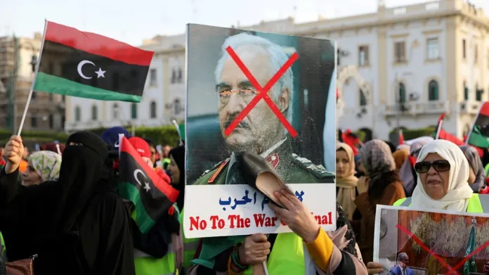 Protest proti ofenzivě Chalífy Haftara v Tripolisu
