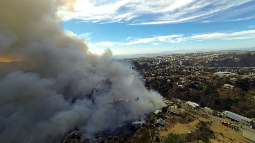 Chile bojuje s požárem v přístavu Valparaíso