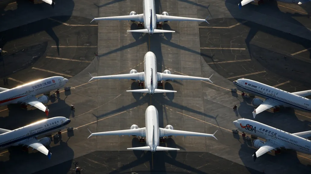 Odstavená letadla Boeing 737 MAX na mezinárodním letišti Grant County u Mosesova jezera ve Washingtonu