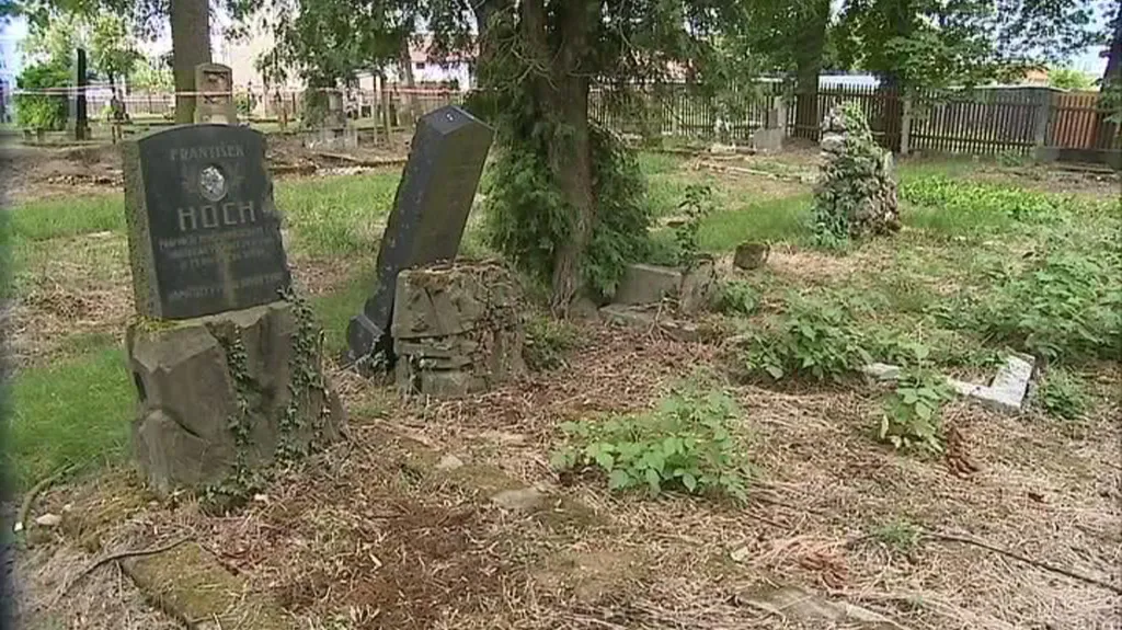 Vojenský hřbitov v Černovíře