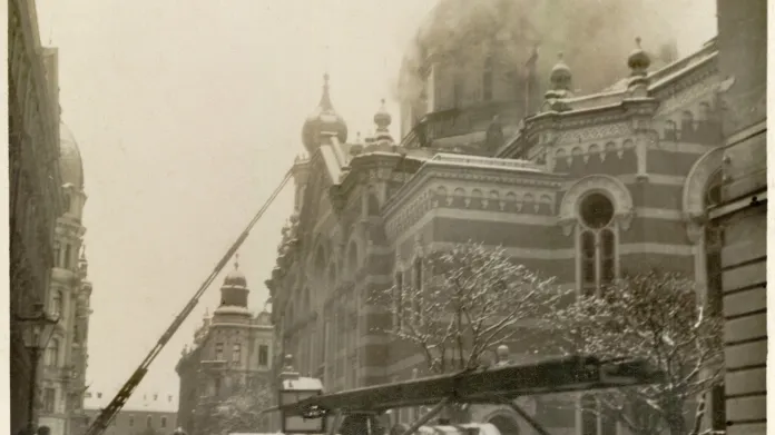 Požár olomoucké synagogy, kterou zapálili čeští fašisté