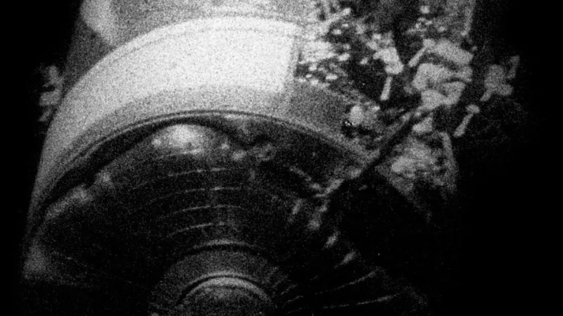 Poškození Apolla 13 po výbuchu