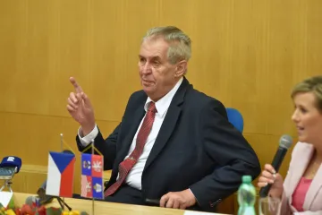 Turecko je spojencem Islámského státu, pomáhalo ho zásobovat, řekl český prezident