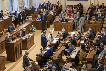 Sněmovna schválila novelu rozpočtových zákonů
