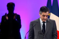 Fillonova omluva nezabrala, Francouzi chtějí, aby z prezidentského klání odstoupil