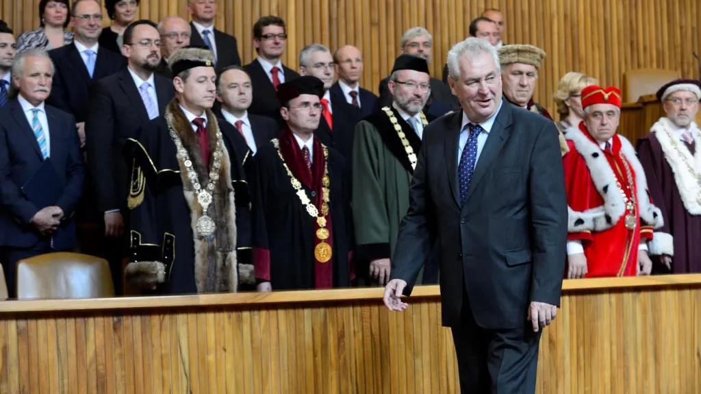 Miloš Zeman předal dekrety novým profesorům