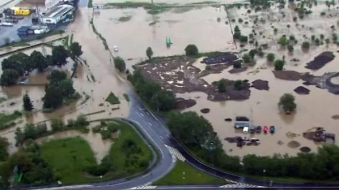 NO COMMENT: Letecké záběry povodně
