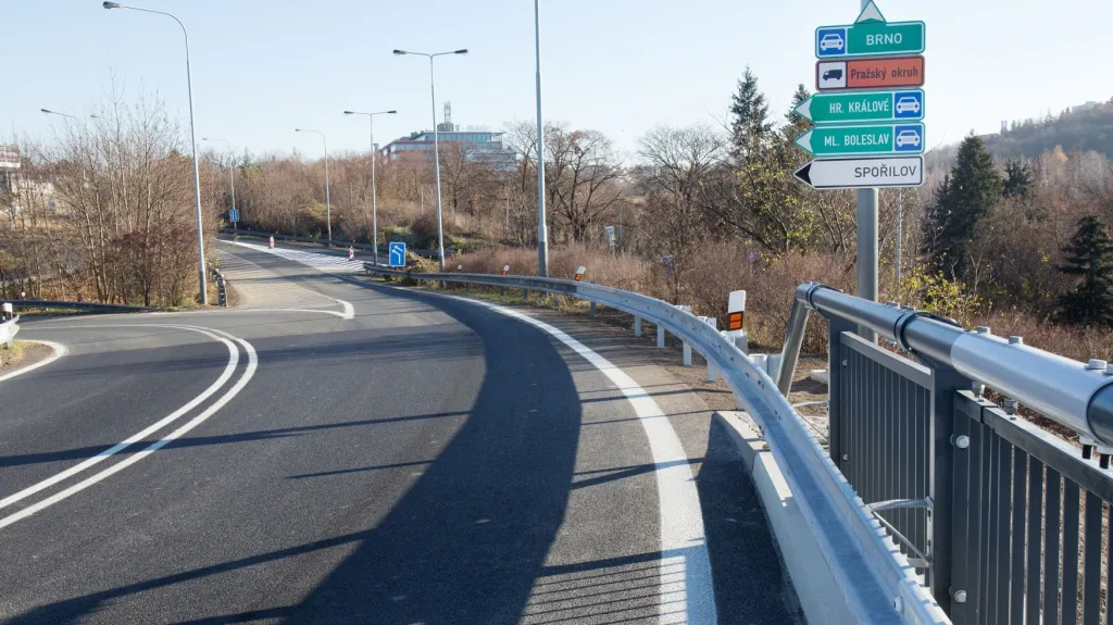 Nájezd z ulice Ke Garážím k dálnici D1