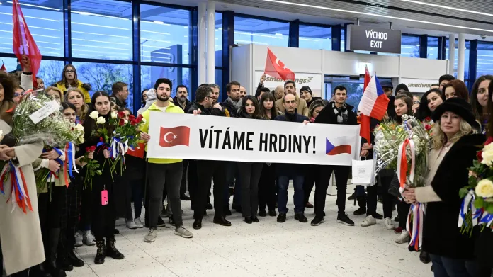 Přivítání záchranářů po návratu z Turecka