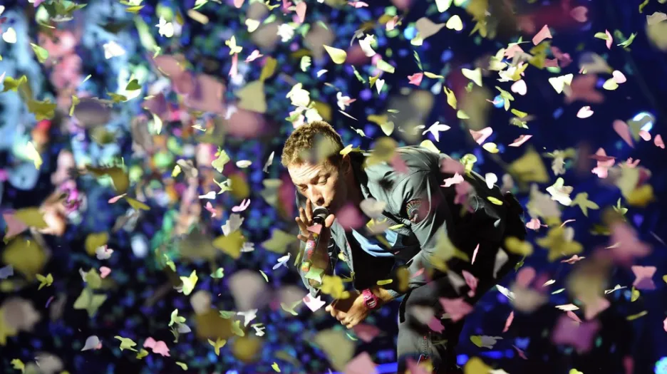 Zpěvák Chris Martin při koncertě Coldplay
