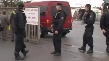 Vchod do vyhořelé brněnské tržnice hlídá policie