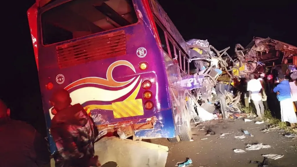 Srážka dvou autobusů v Ugandě