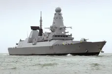Británie posílá k Perskému zálivu další válečnou loď, eskalaci situace kolem Íránu ale odmítá