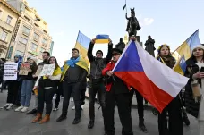 Napříč republikou září modro-žluté barvy, Češi podporují Ukrajinu