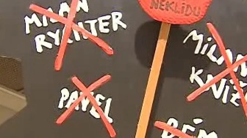 Transparent protestující proti kulturní politice magistrátu