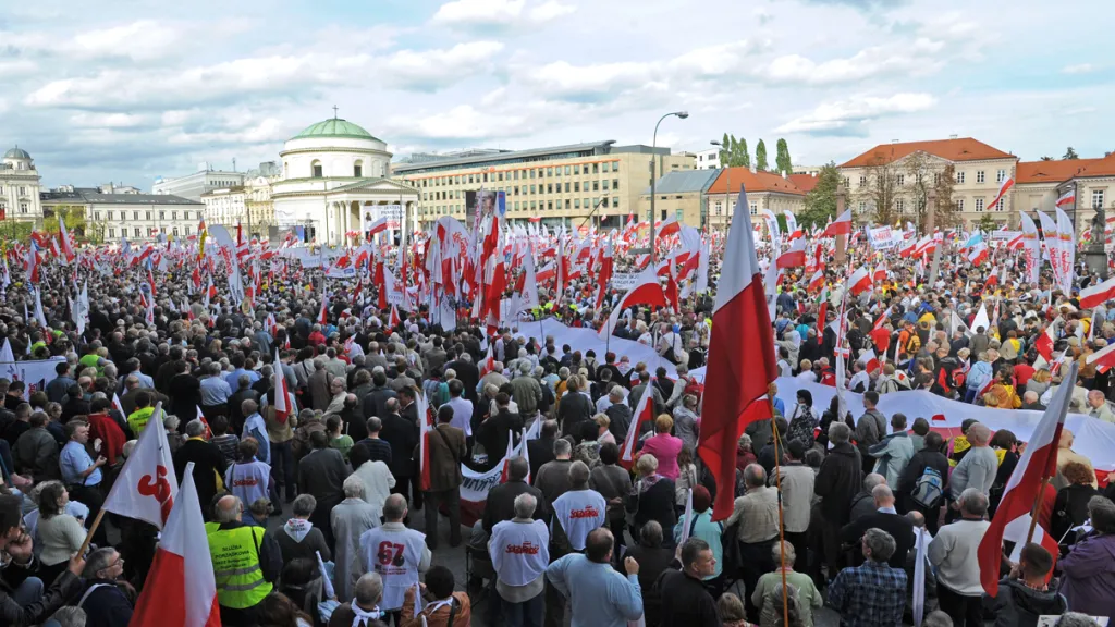 Protivládní demonstrace ve Varšavě