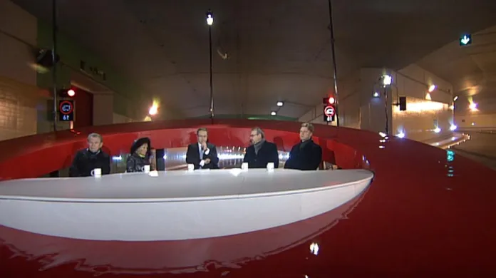 Diskuse ČT24 se spolu s Václavem Moravcem zúčastnili František Lehovec, Eva Jiřičná, Dan Ťok a Tomáš Hudeček