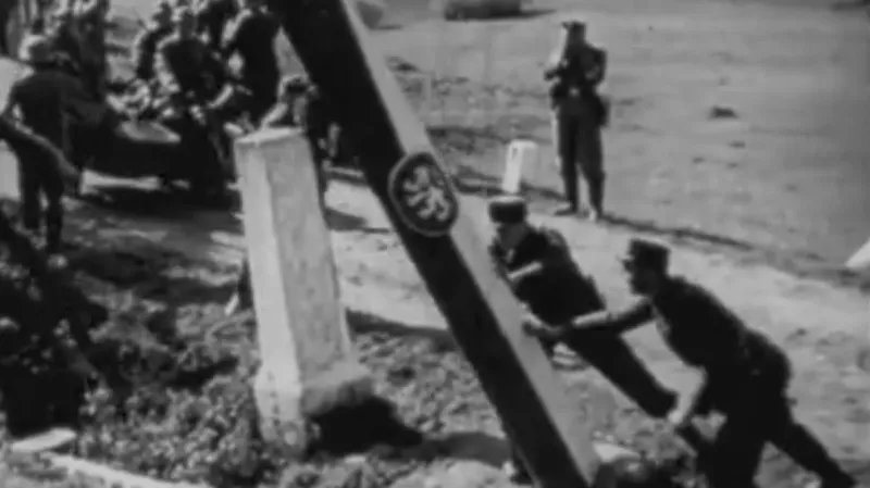 Kácení hraničních sloupů roku 1938