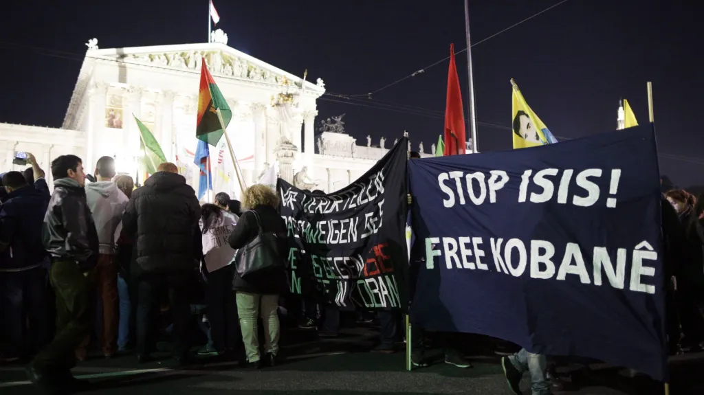 Protesty Kurdů ve Vídni