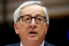 Tvrdý brexit znamená hranici v Irsku, zdůraznil Juncker. A přiznal chybu