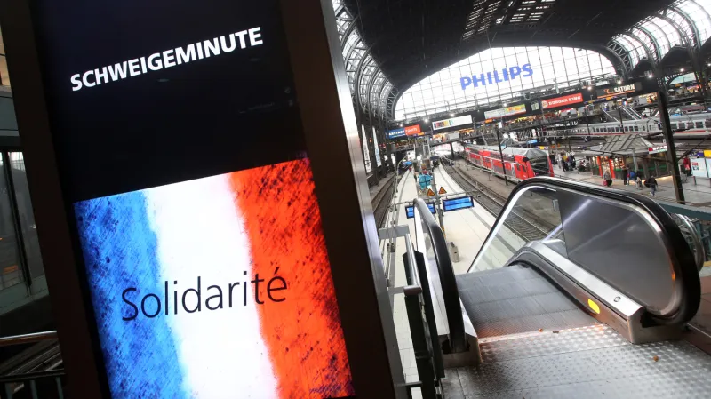 Nádraží v Hamburku během minuty ticha