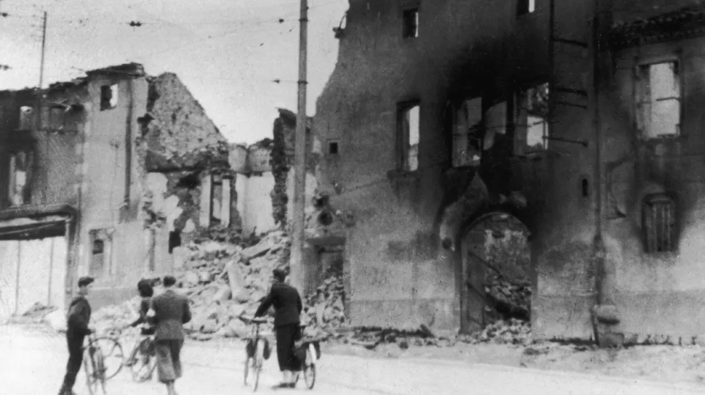 Zbytky vypáleného kostela v Oradour-sur