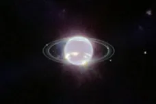 Webbův dalekohled zachytil v detailu Neptunovy prstence i měsíce