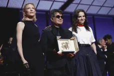 Zlatou palmu získal v Cannes Džafar Panahí, který svůj film natočil tajně