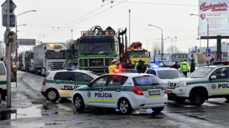 Slovenští dopravci zablokovali kvůli mýtnému bratislavskou dopravní tepnu.