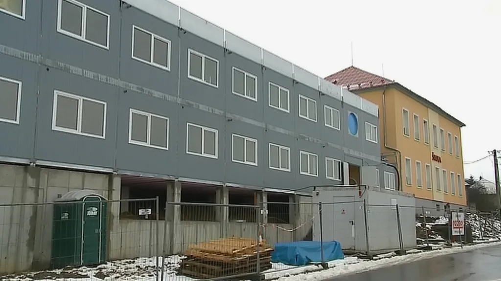 Montovaná přístavba školy ve Hvozdné