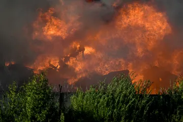 Požár v České Lípě dostali hasiči pod kontrolu