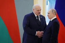 Lukašenko hraje s jadernou kartou a stále víc sklouzává do ruského sevření