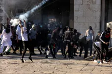 Izraelská policie se střetla u mešity al-Aksá s Palestinci, kteří házeli kameny ke Zdi nářků