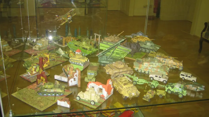 Výstava vystřihovánek na Chvalském zámku