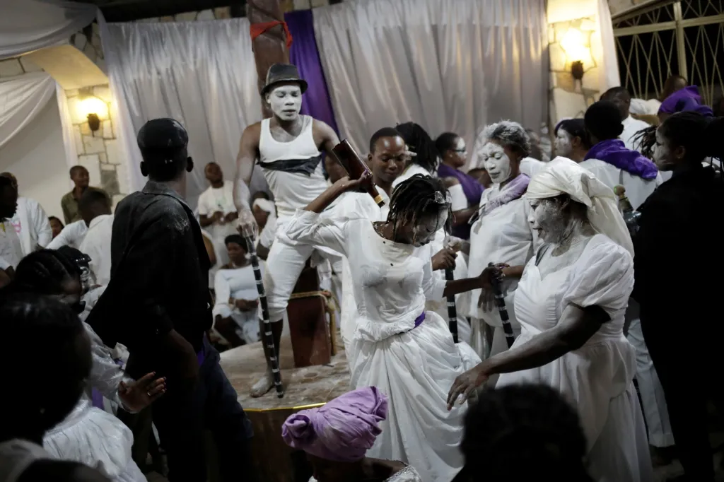 Vyznavači voodoo na Haiti oslavili svátek smrti