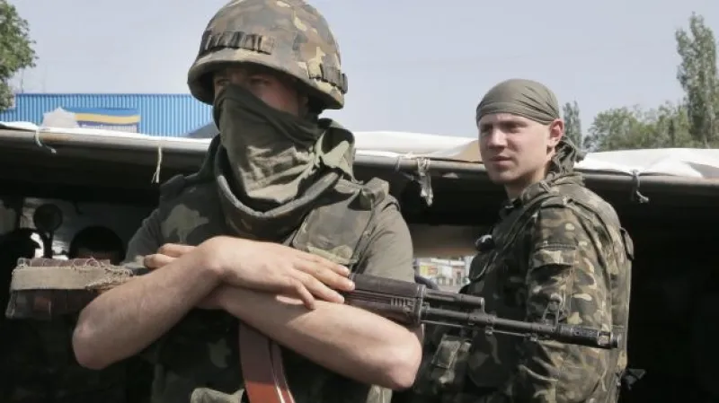 Příměří na Ukrajině prý porušují obě strany