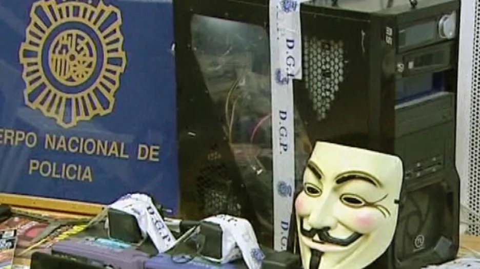 Španělská policie zatkla hackery ze skupiny Anonymous