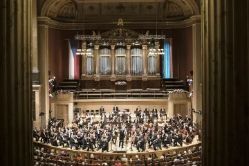 „Hudba je stejná, ale my ne.“ Poslechněte si zahajovací koncert České filharmonie