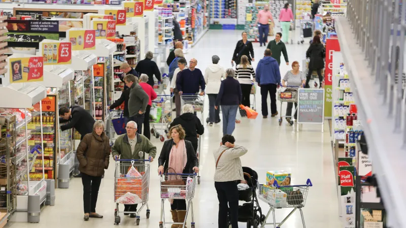 Nákupy v cambridgeském Tesku