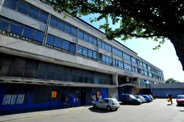 Budově pošty u brněnského nádraží chce nový vlastník vrátit funkcionalistickou podobu