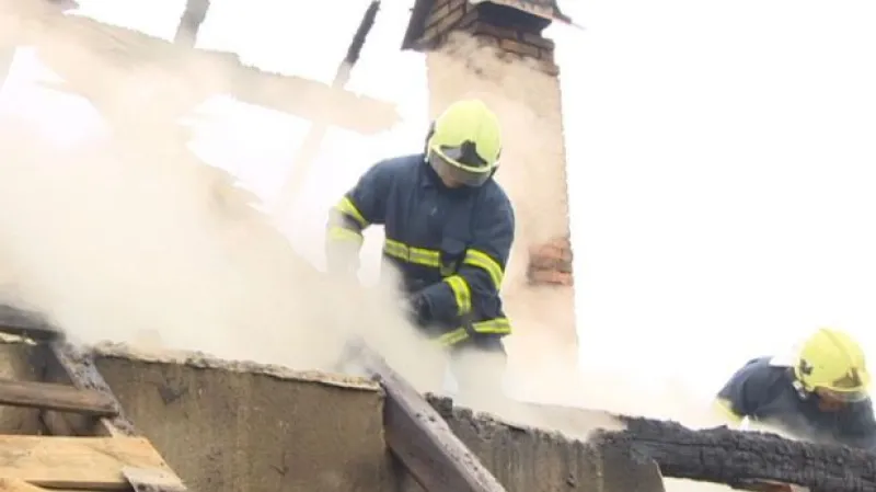 UDÁLOSTI: Blesk připravil o dům rodinu na Chrudimsku