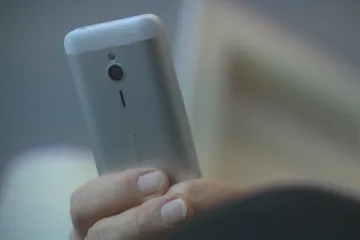 Seniorka na poslední chvíli zachránila peníze před podvodníky