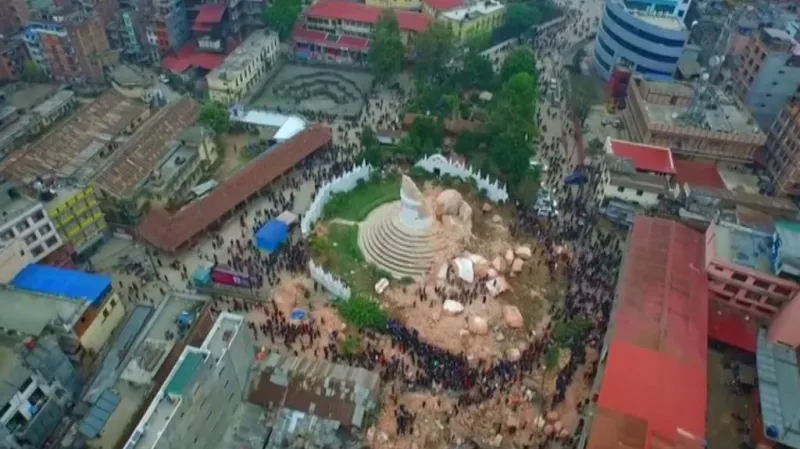 Záběry z dronu na Káthmándú po zemětřesení