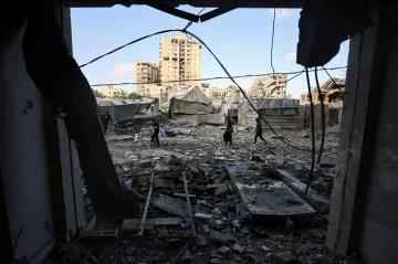 Izrael i palestinští teroristé páchali v Gaze válečné zločiny, uvedl úřad OSN