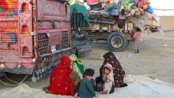 Pákistán se rozhodl vyhostit všechny přistěhovalce bez dokumentů, většinou jde o Afghánce