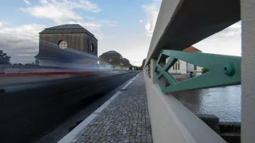 Památkově chráněný most v Přelouči je opět v provozu