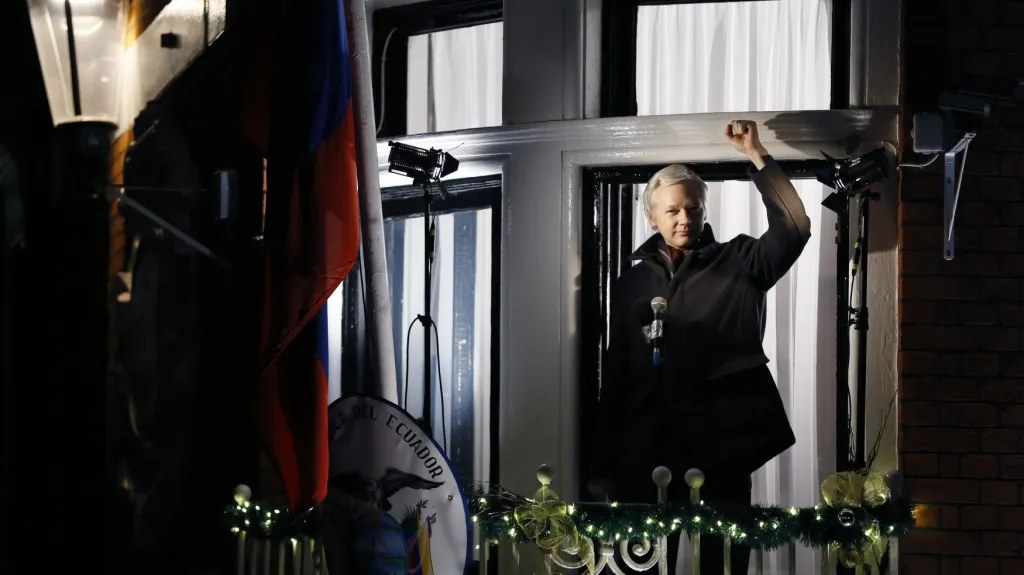 Julian Assange na ekvádorské ambasádě