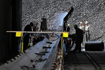 OKD začala zasypávat Důl ČSM. Likvidace čtyř jam potrvá zhruba dva roky