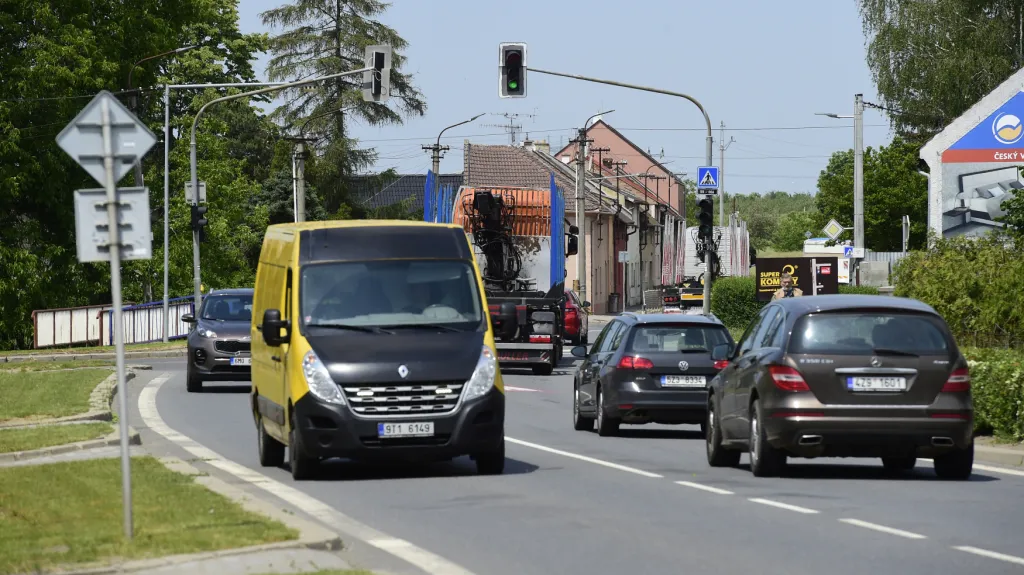 Hustá doprava v obci Kokory