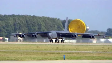 2015: Dny NATO v Mošnově ohlásil přílet bombardéru B-52